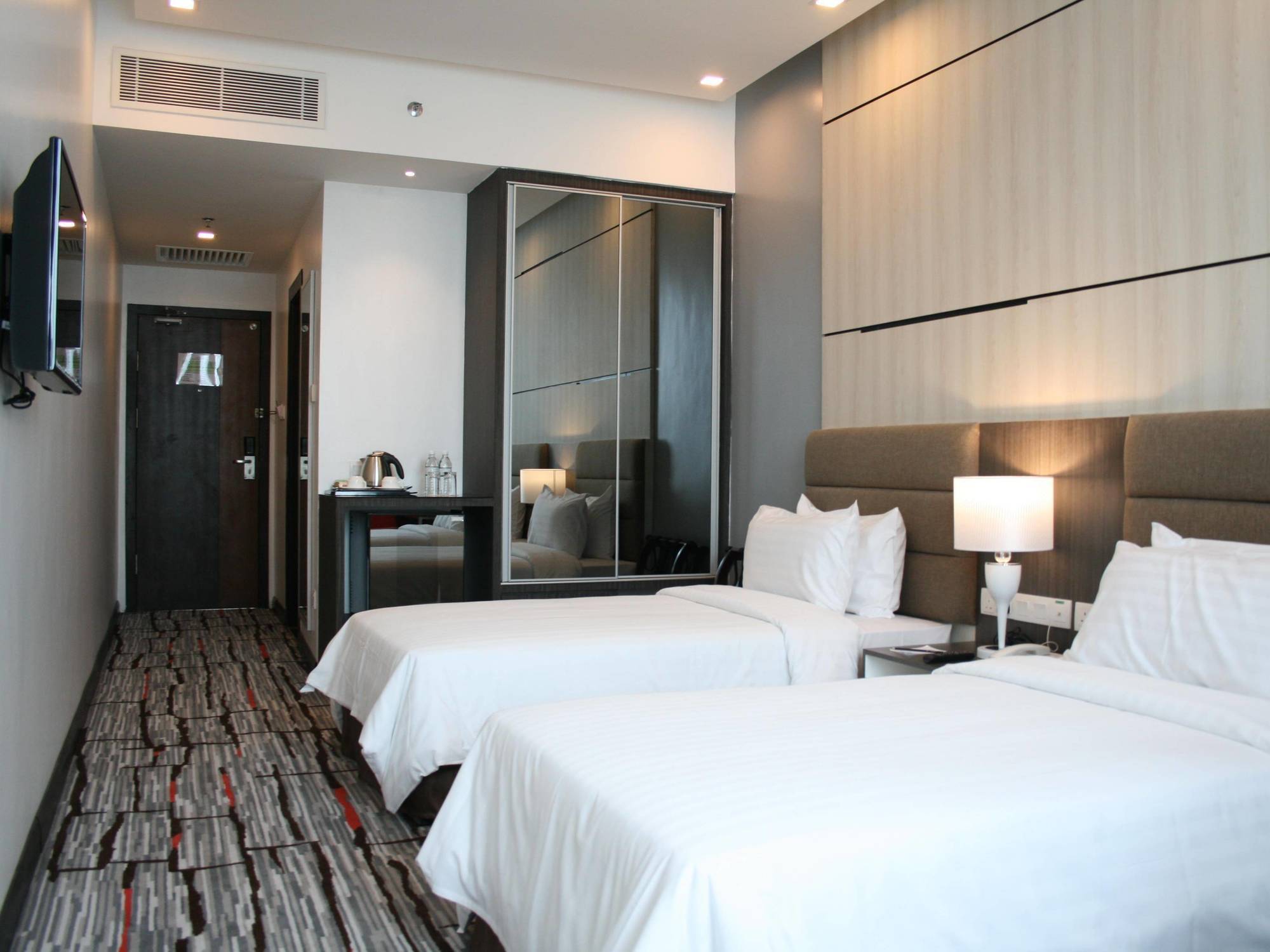Promenade Hotel Бинтулу Экстерьер фото